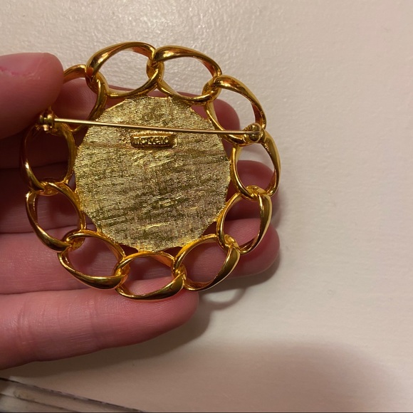 Moveno Pin - Picture 2 of 2